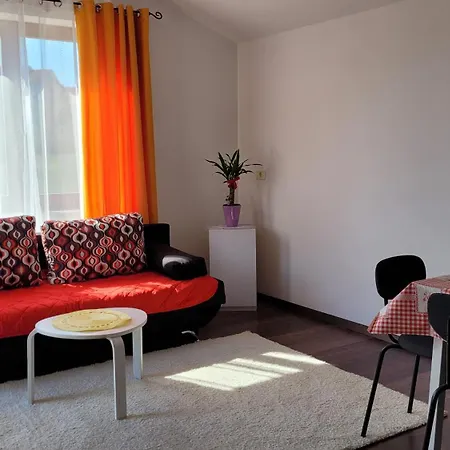 Mar Apartment *